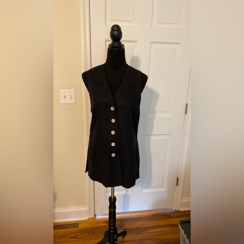 Black linen/rayon blend sleeveless top